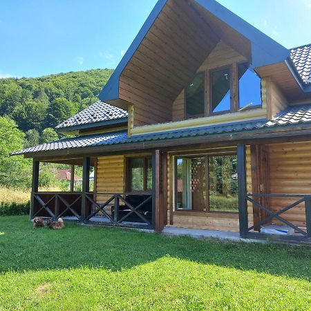 Садиба Федорчуків За Рікою 셰쇼리 외부 사진