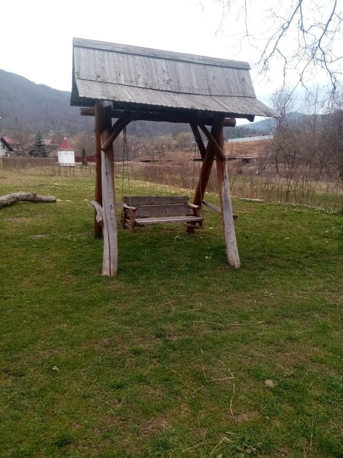 Садиба Федорчуків За Рікою 셰쇼리 외부 사진